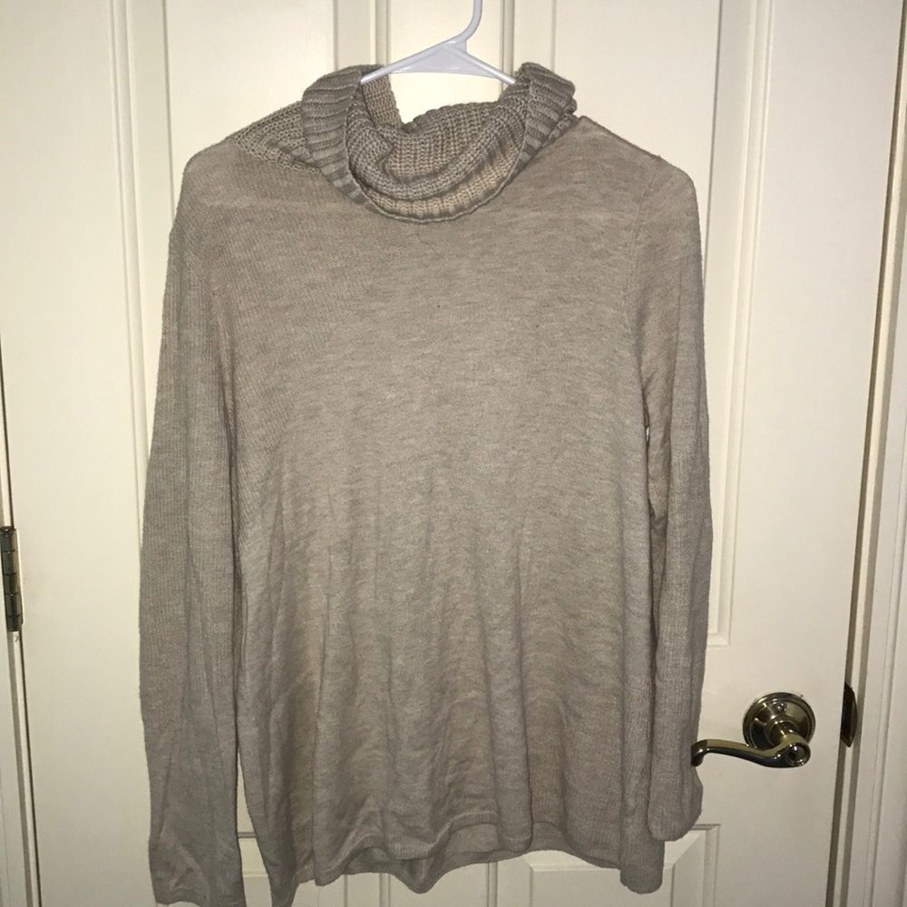 NEVER BEEN WORN Vineyard Vines cowl neck sweater